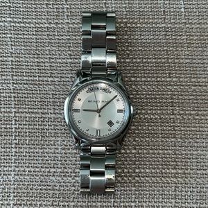 MICHAEL KORS STAINLESS SILVER TONE WATCH